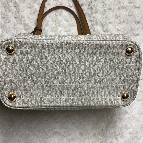 Michael Kors purse - Picture 9 of 9